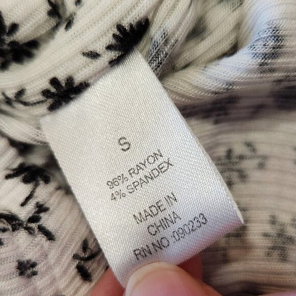 Pac Cares Black White Micro Floral Cropped Blouse Puff Sleeves Ruched Size Small - Picture 7 of 8